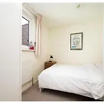 Chic 3-Br Home Welll Located In Islington