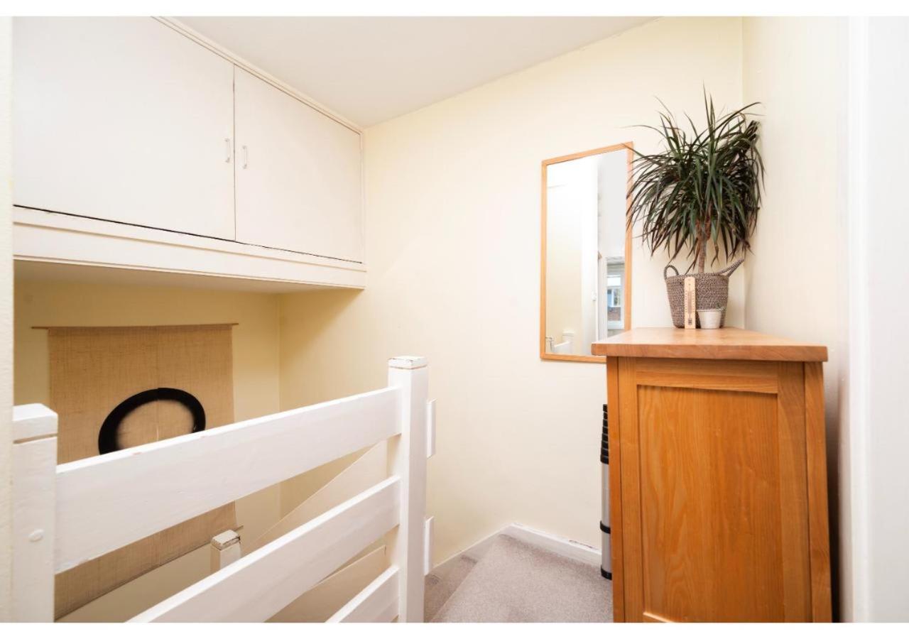 Chic 3-br Welll Located In Islington