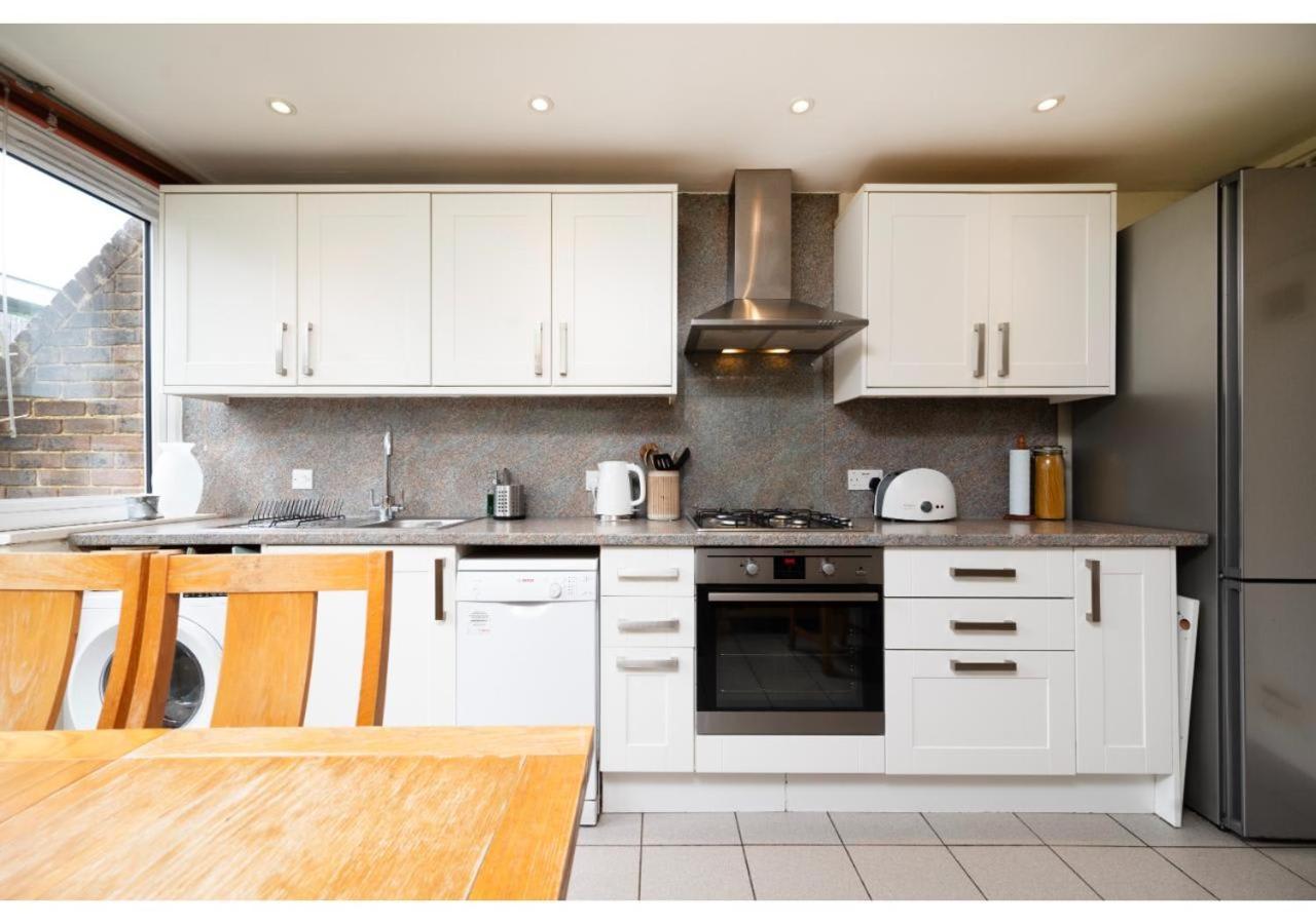 Chic 3-br Welll Located In Islington