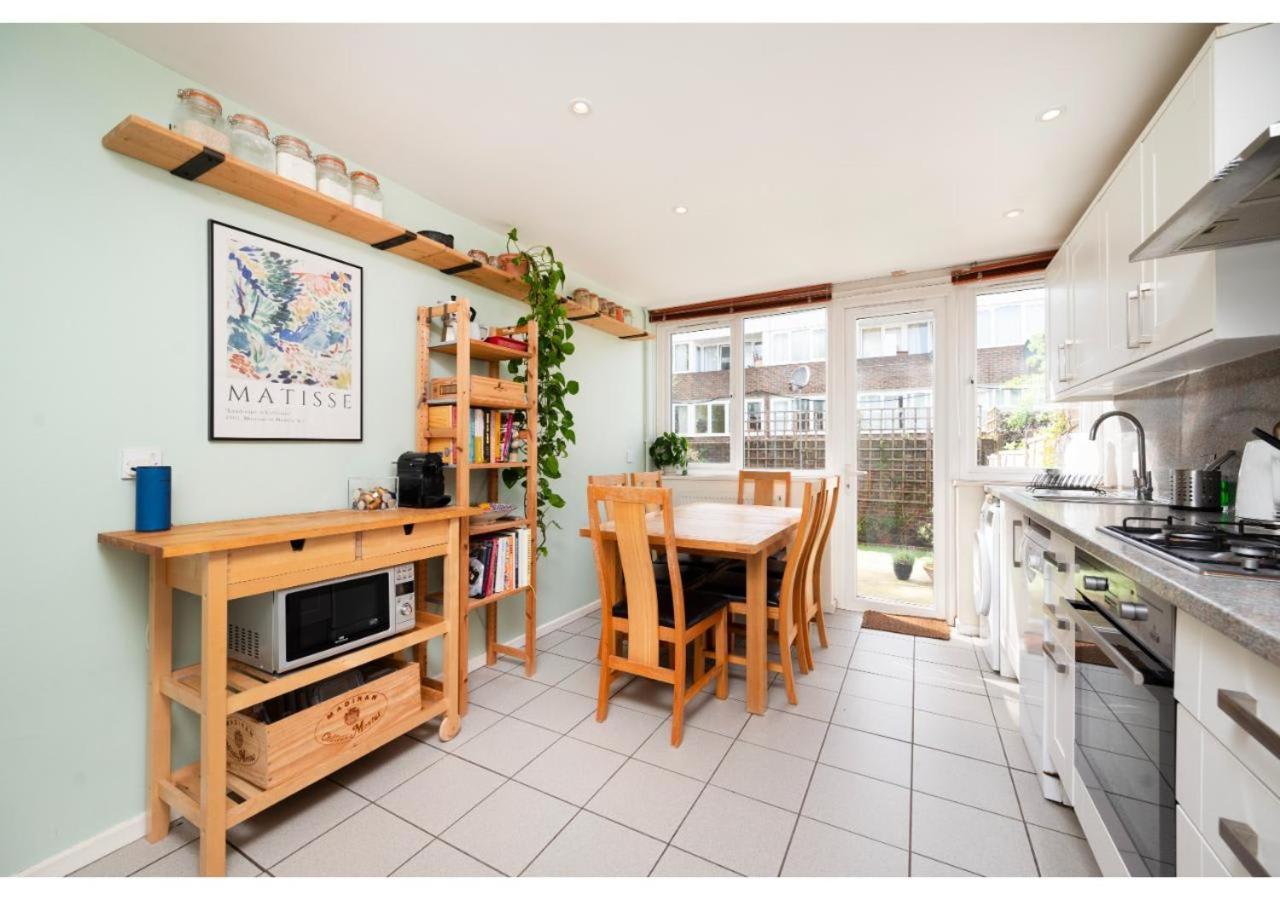 Casa vacanze Chic 3-br Welll Located In Islington Londra